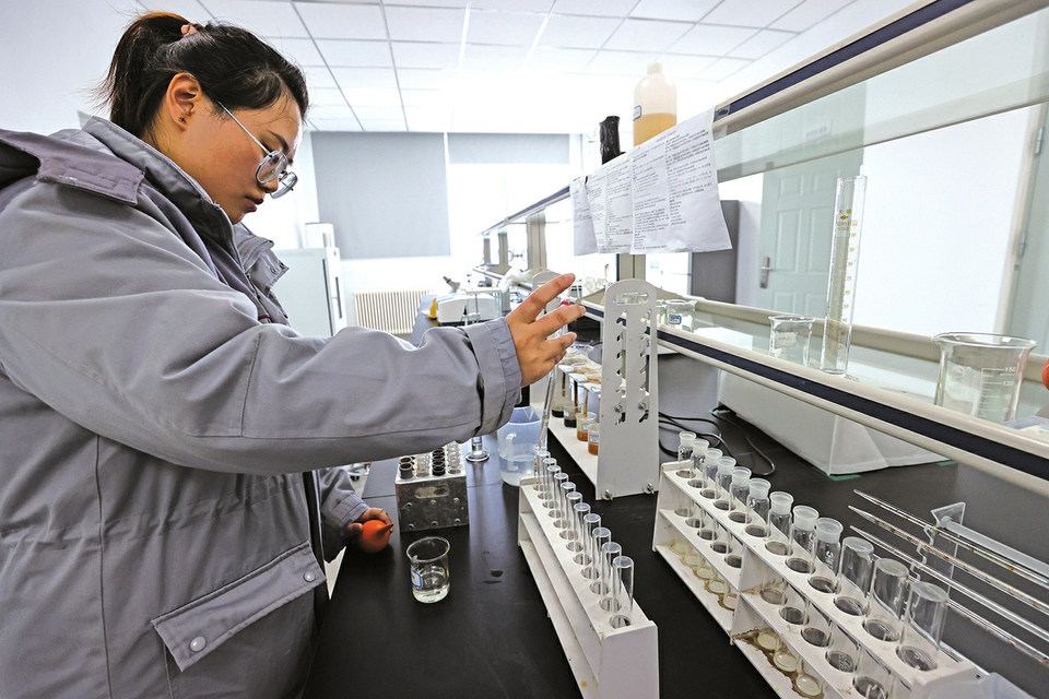 长清马山垃圾点火发电项目日点火约1500吨，年发电2亿度，可满足近6万户家庭一年的用电 垃圾点火 发电生金