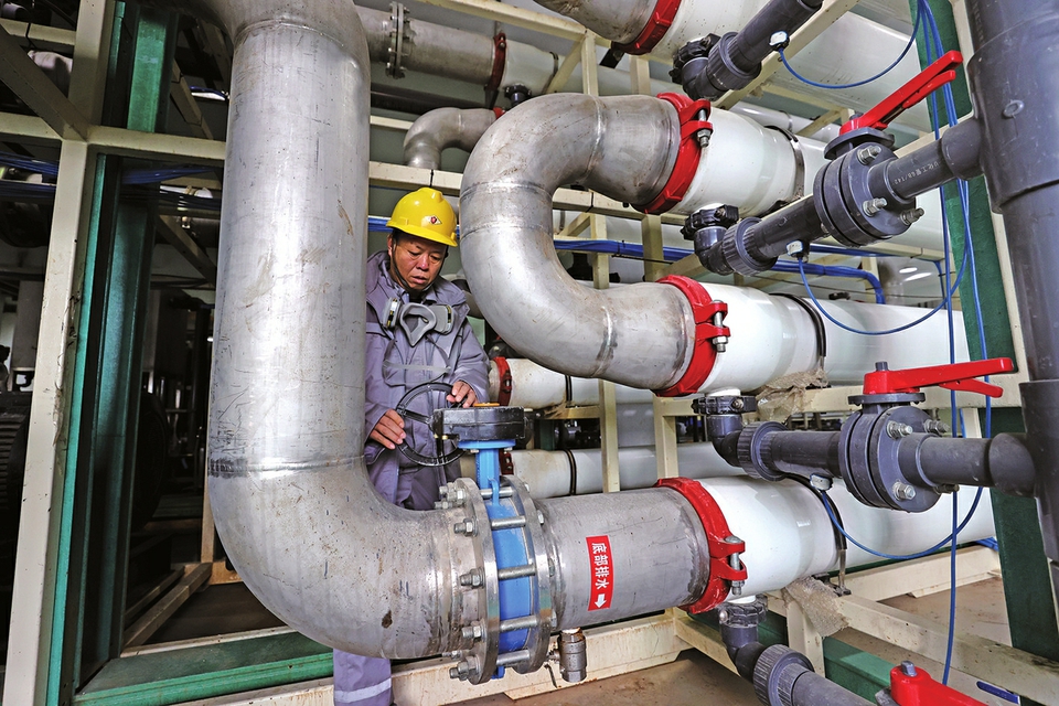 长清马山垃圾点火发电项目日点火约1500吨，年发电2亿度，可满足近6万户家庭一年的用电 垃圾点火 发电生金